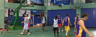 2015年12月21日与合作单位间进行友谊篮球赛